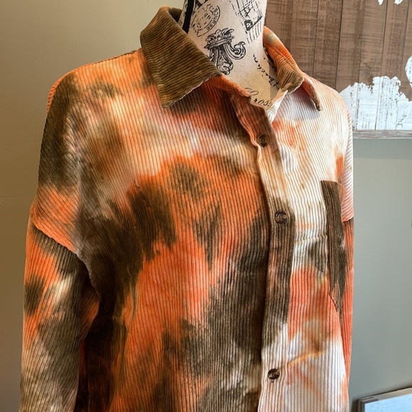 Warm colors tie dye oversized corduroy long sleeve button front shirt like new - Picture 2 of 4